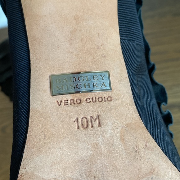 Badgley Mischka Tai Ruffle Pumps - Picture 8 of 8